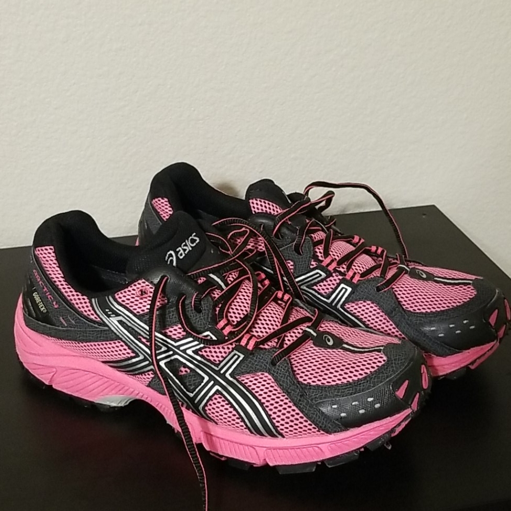 Asics Duomax running shoes with Gore-tex